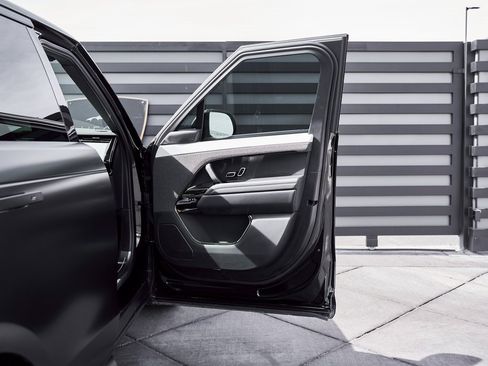 Used 2025 Land Rover Range Rover Sport Dynamic SE image 20