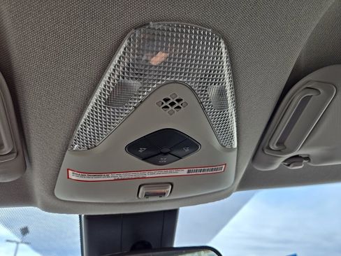 Used 2022 Toyota C-HR XLE image 29