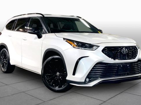 Used 2023 Toyota Highlander XSE AWD/4WD image 3