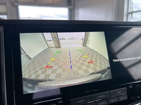 Used 2025 Nissan Frontier SV image 27