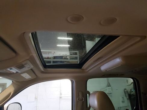 Used 2010 GMC Yukon XL Denali image 22