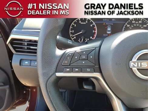 Used 2024 Nissan Altima 2.5 SV FWD image 13