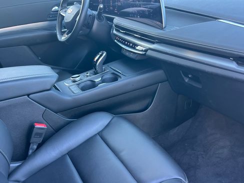 Certified 2025 Cadillac XT4 Premium Luxury image 19