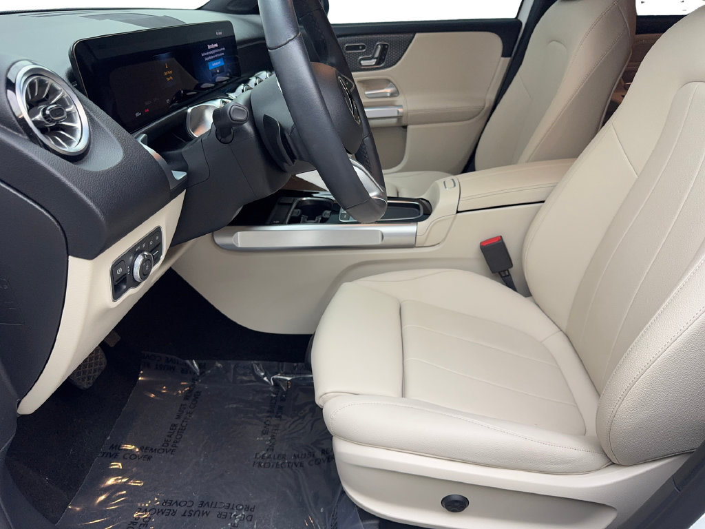 Used 2025 Mercedes-Benz GLB 250 w/ Exclusive Package image 27