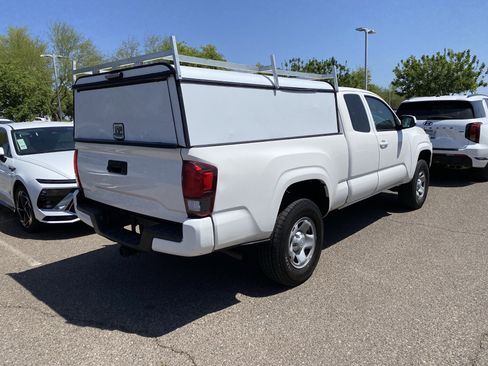 Used 2022 Toyota Tacoma SR image 2