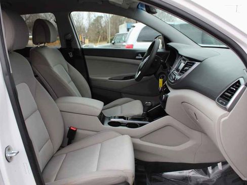 Used 2016 Hyundai Tucson SE image 28