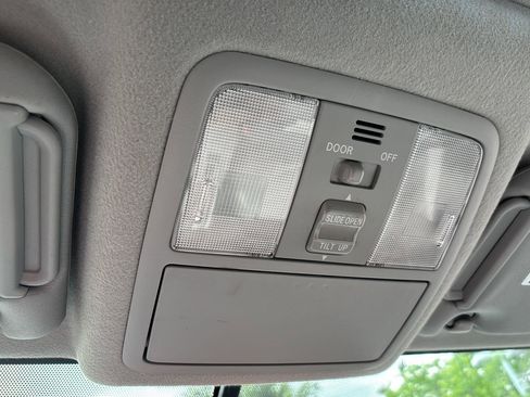 Used 2008 Toyota RAV4 Limited AWD/4WD image 36
