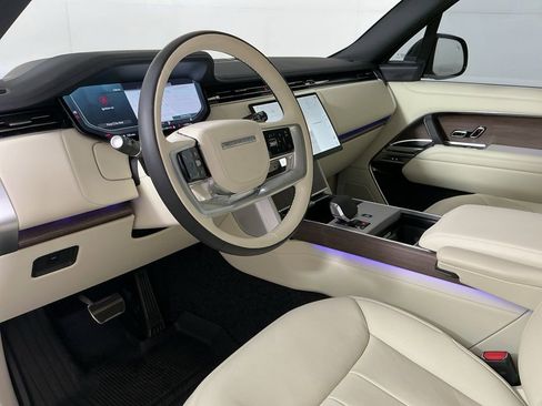 Used 2025 Land Rover Range Rover SE image 19