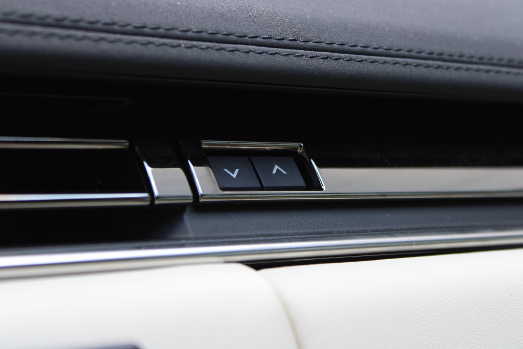 Used 2025 Land Rover Range Rover SE AWD/4WD image 20