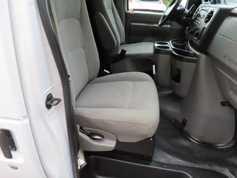 Used 2013 Ford E-350 and Econoline 350 Super Duty w/ PWR Group RWD image 17