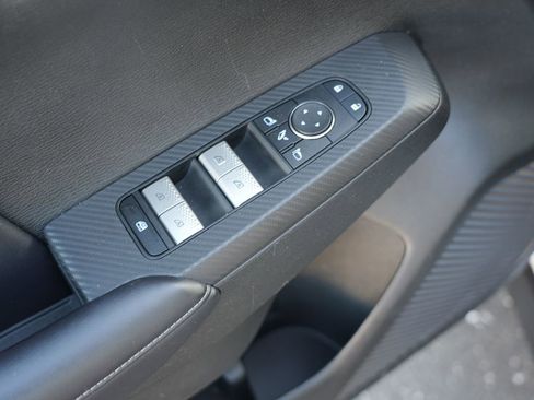 Used 2024 Mitsubishi Outlander SE image 16