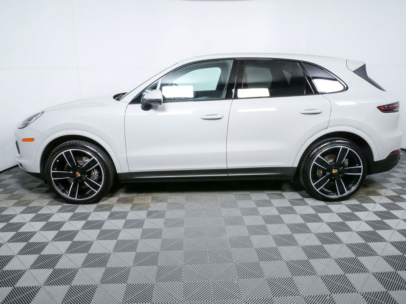 Certified 2023 Porsche Cayenne AWD/4WD image 2