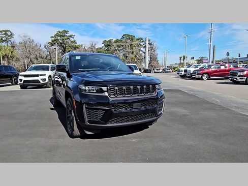 New 2026 Jeep Grand Cherokee Altitude RWD image 40