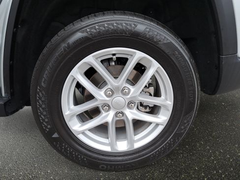 Used 2023 Jeep Grand Cherokee Laredo X AWD/4WD image 31