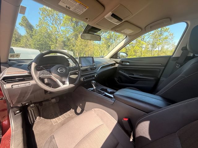 Used 2025 Nissan Altima 2.5 SV FWD image 13