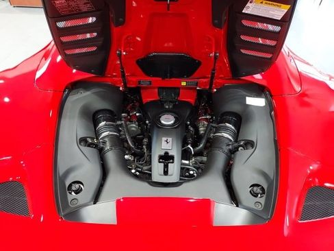 Used 2021 Ferrari F8 Tributo image 43