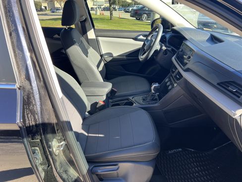 Certified 2024 Volkswagen Taos SE w/ Black Wheel Package image 28