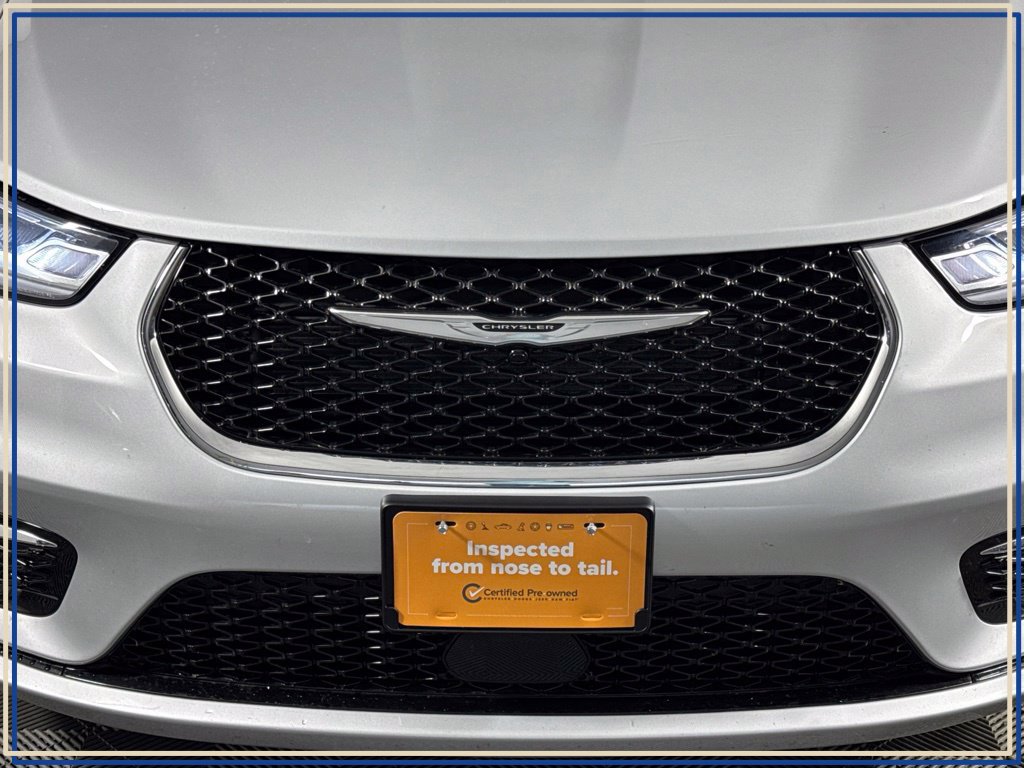 Used 2026 Chrysler Pacifica Select FWD image 4