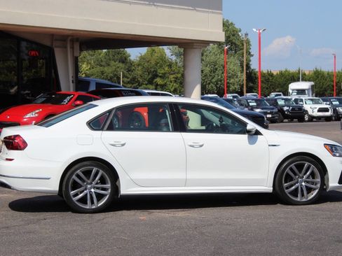 Used 2018 Volkswagen Passat 2.0T R-Line image 3