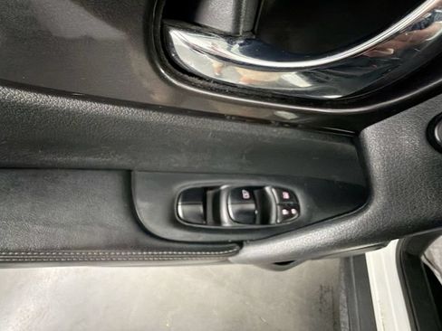 Used 2020 Nissan Rogue SV FWD image 22