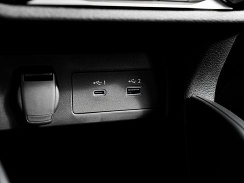 New 2025 Nissan Versa SR w/ Trunk Package image 15