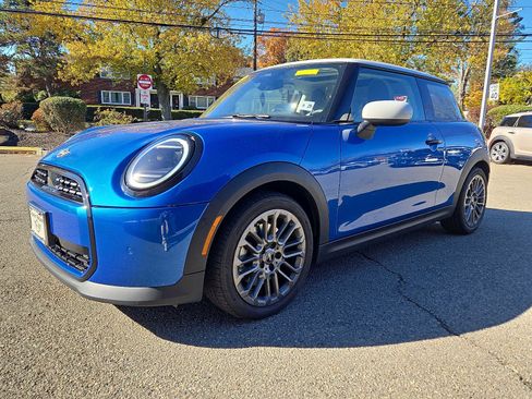 Used 2025 MINI Cooper 2-Door Hardtop image 3