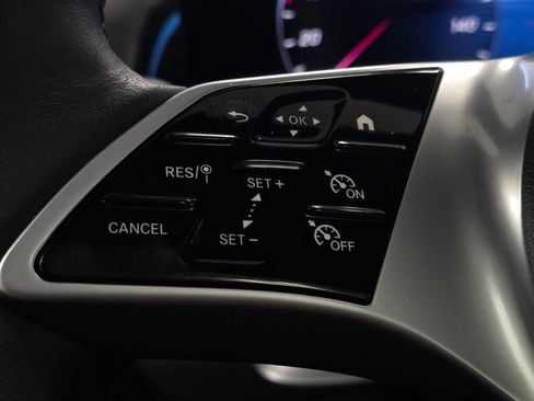 Used 2025 Mercedes-Benz GLB 250 4MATIC image 39