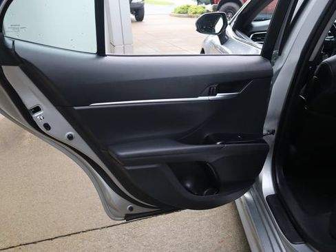 Used 2018 Toyota Camry SE FWD image 23