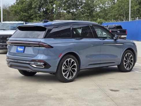 Used 2025 Lincoln Nautilus Reserve AWD/4WD image 10