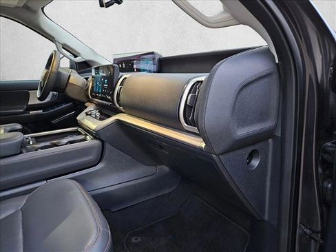 Used 2025 Ford Expedition Max Active AWD/4WD image 19