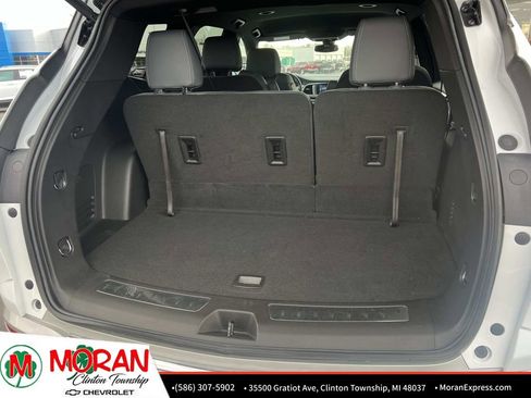 Certified 2024 Buick Enclave Essence image 11