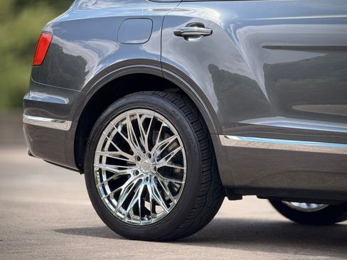 Used 2019 Bentley Bentayga AWD/4WD image 7