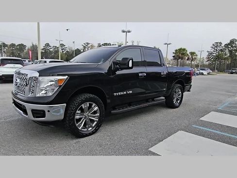 Used 2019 Nissan Titan SV w/ SV Convenience Package image 21