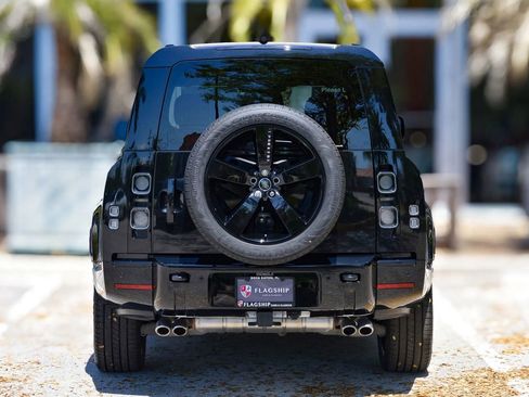 Used 2025 Land Rover Defender 130 V8 image 12