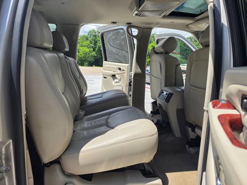 Used 2004 Cadillac Escalade ESV Platinum AWD/4WD image 31