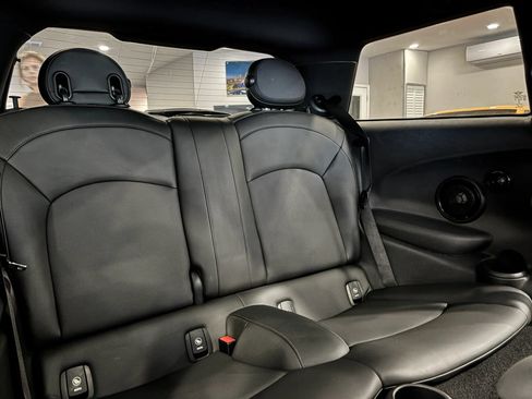 Used 2019 MINI Cooper 2-Door Hardtop w/ Premium Package FWD image 16