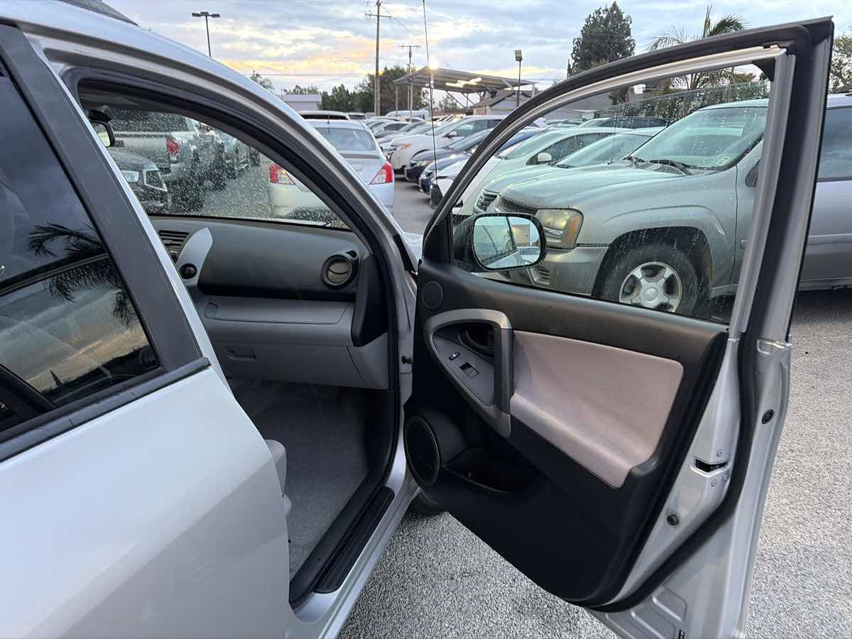 Used 2007 Toyota RAV4 2WD image 26