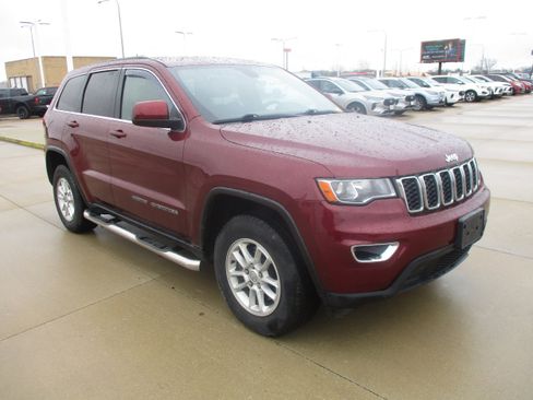 Used 2018 Jeep Grand Cherokee Laredo image 6