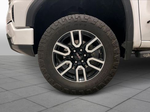 Used 2024 GMC Sierra 1500 AT4 w/ Technology Package image 10