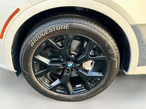 Certified 2024 BMW X7 xDrive40i w/ Premium Package image 34