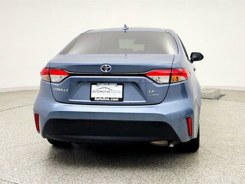 Used 2025 Toyota Corolla LE FWD image 6
