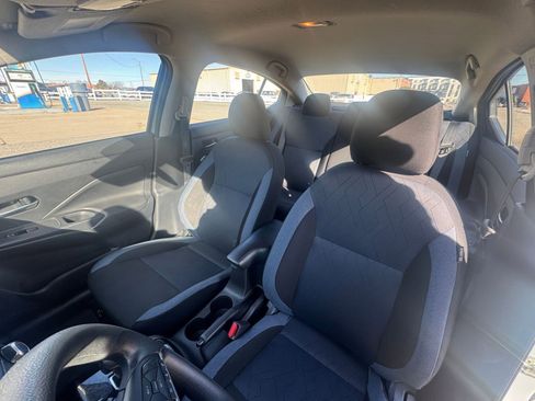 Used 2025 Nissan Versa SV image 34