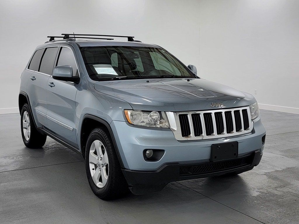 Used 2013 Jeep Grand Cherokee Laredo AWD/4WD image 2