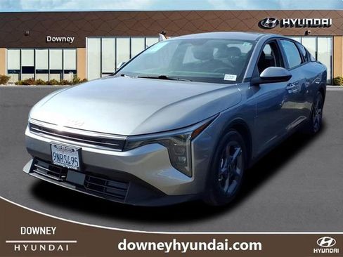 Used 2025 Kia K4 LXS image 1