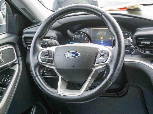 Used 2021 Ford Explorer XLT image 16