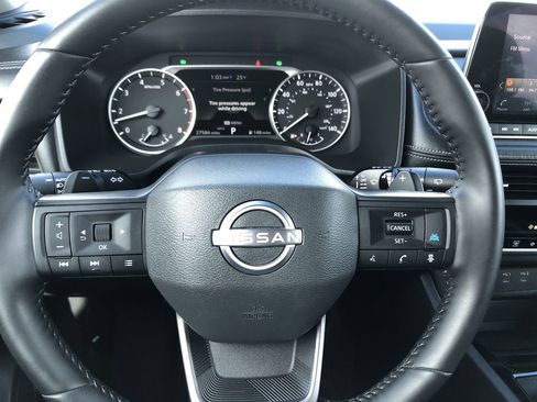 Used 2025 Nissan Rogue SV image 24