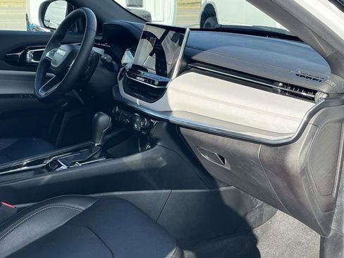 Used 2023 Jeep Compass Limited image 24