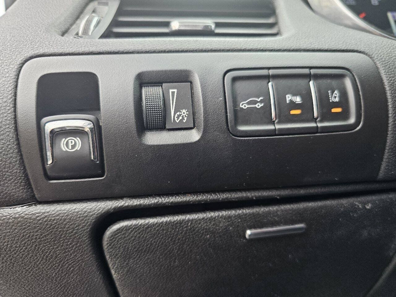 Used 2016 Chevrolet Impala LT FWD image 16