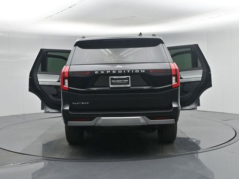 Used 2025 Ford Expedition Platinum w/ Driver's Package AWD/4WD image 40