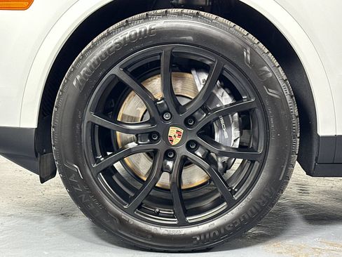 Certified 2026 Porsche Cayenne Coupe AWD/4WD image 34